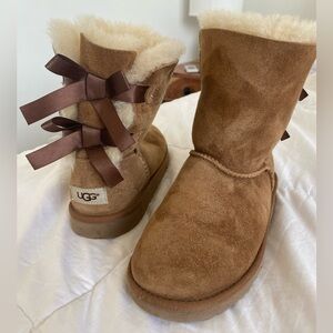 UGG Bailey Bows, Chestnut, US Size 5 Women’s.